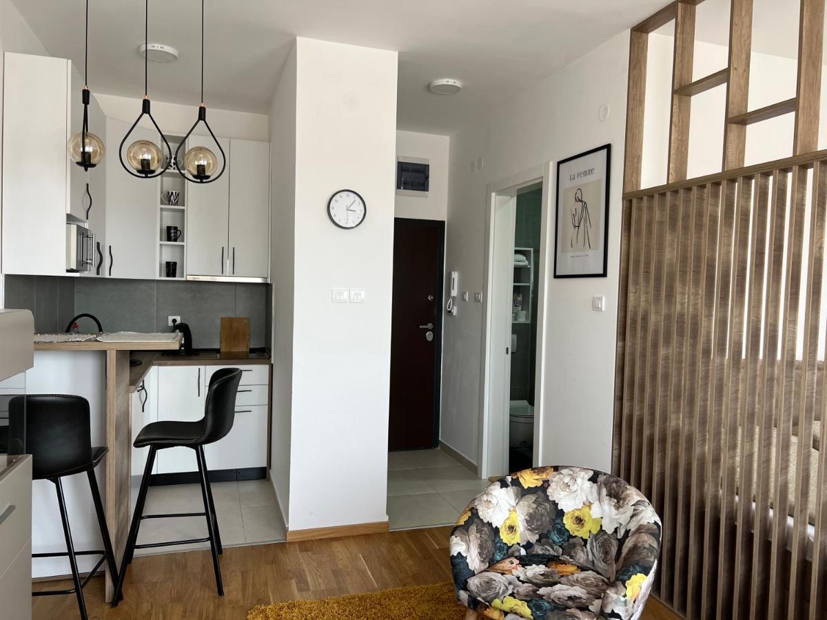 Apartment Charlie Private Parking 诺威萨 外观 照片